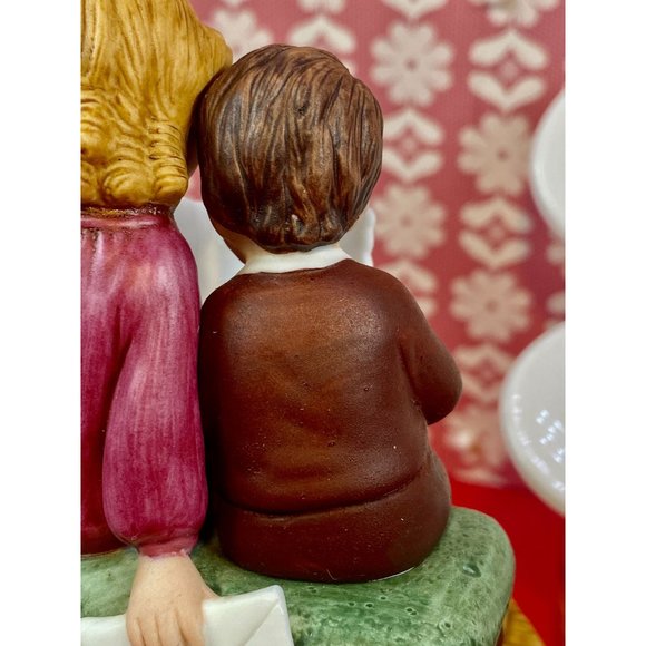 Avon Be My Valentine figurine, by Jessie Wilcox Smith collection, so cute - Picture 10 of 17